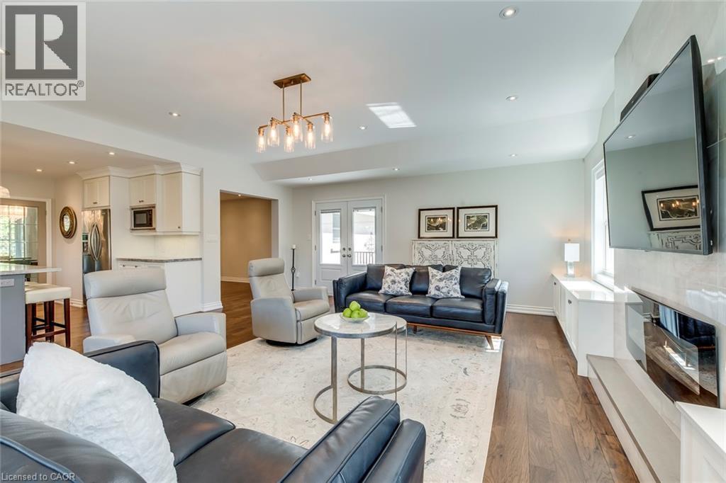 4306 Lakeshore Road, Burlington, ON - Indoor Photo Showing Living Room With Fireplace