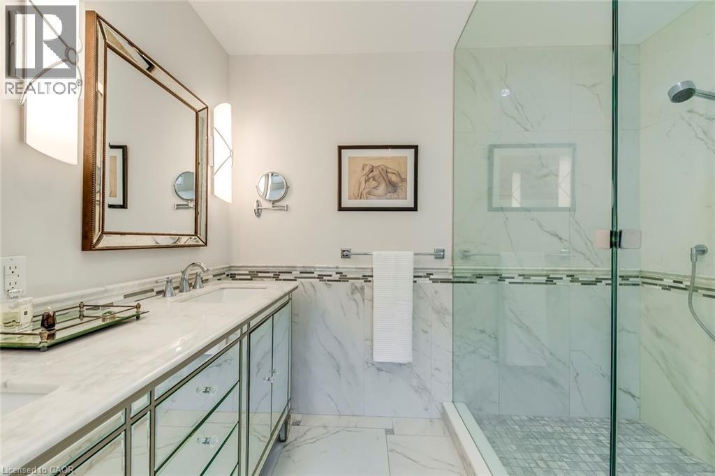 4306 Lakeshore Road, Burlington, ON - Indoor Photo Showing Bathroom