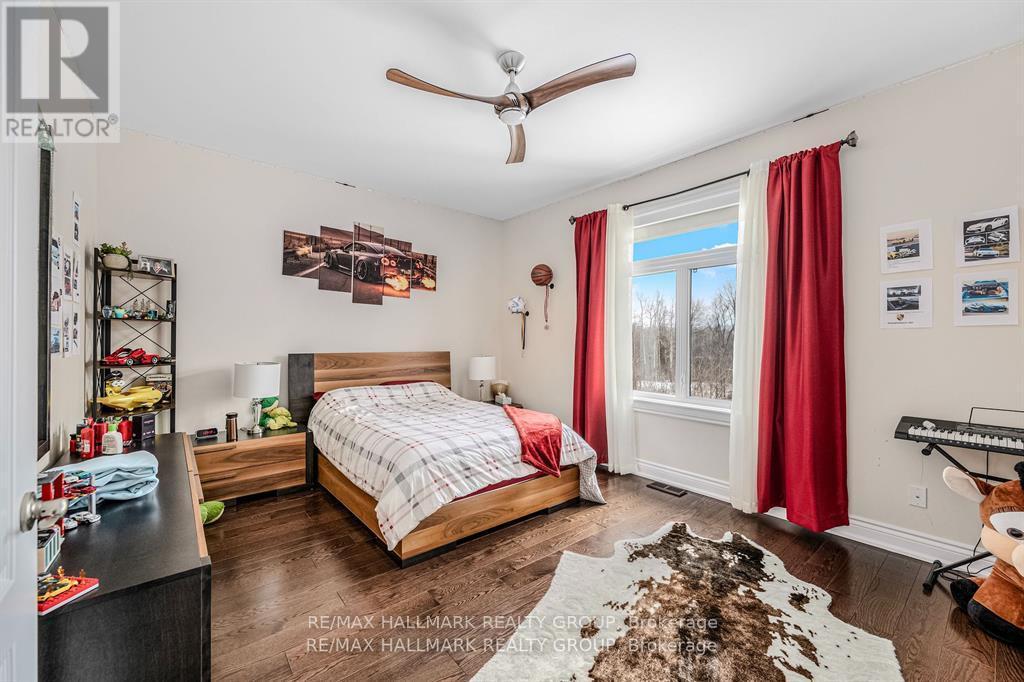 699 Ballycastle Crescent, Ottawa, ON - Indoor Photo Showing Bedroom