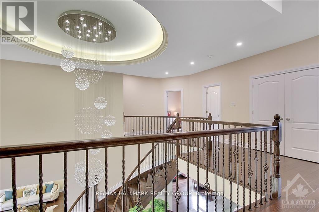 699 Ballycastle Crescent, Ottawa, ON - Indoor Photo Showing Other Room
