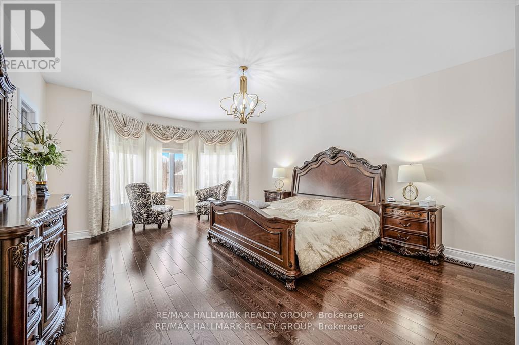 699 Ballycastle Crescent, Ottawa, ON - Indoor Photo Showing Bedroom