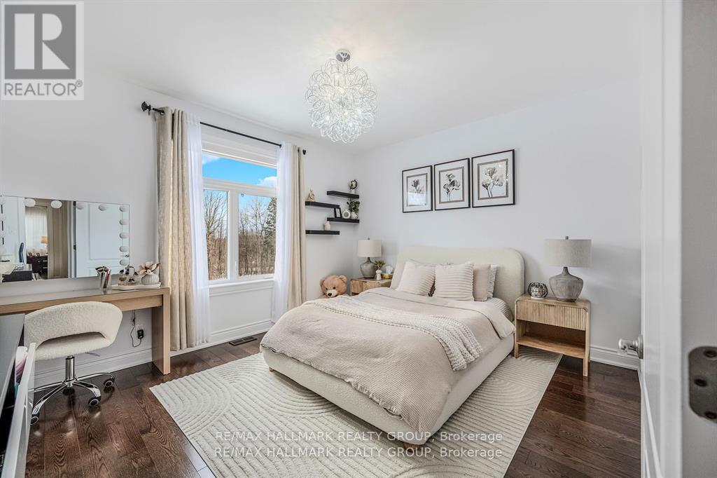 699 Ballycastle Crescent, Ottawa, ON - Indoor Photo Showing Bedroom