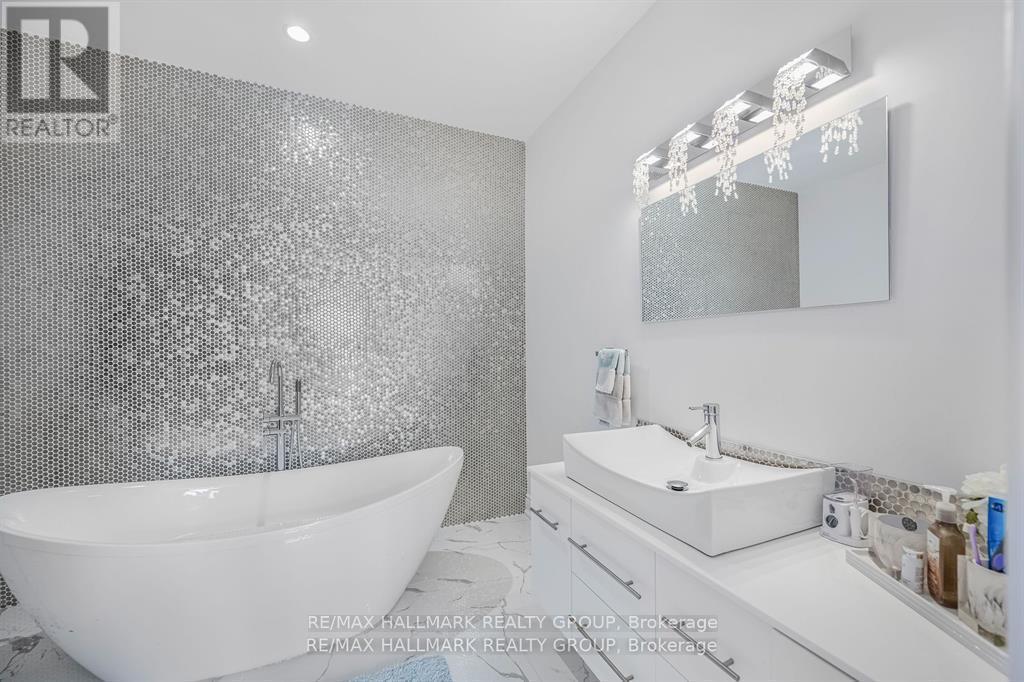 699 Ballycastle Crescent, Ottawa, ON - Indoor Photo Showing Bathroom