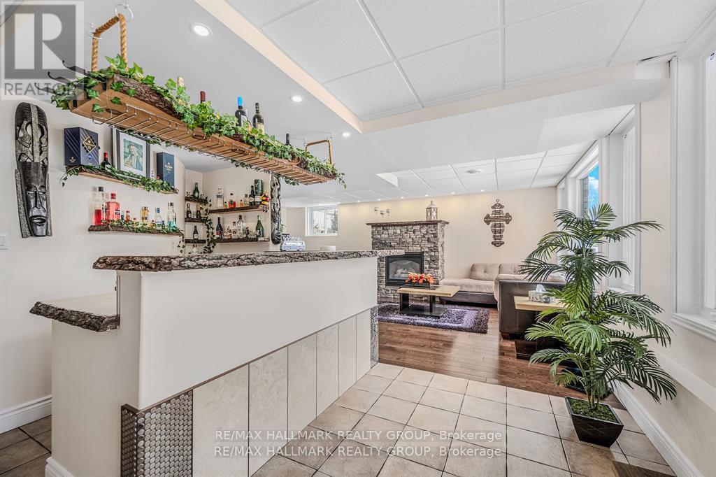 699 Ballycastle Crescent, Ottawa, ON - Indoor Photo Showing Other Room