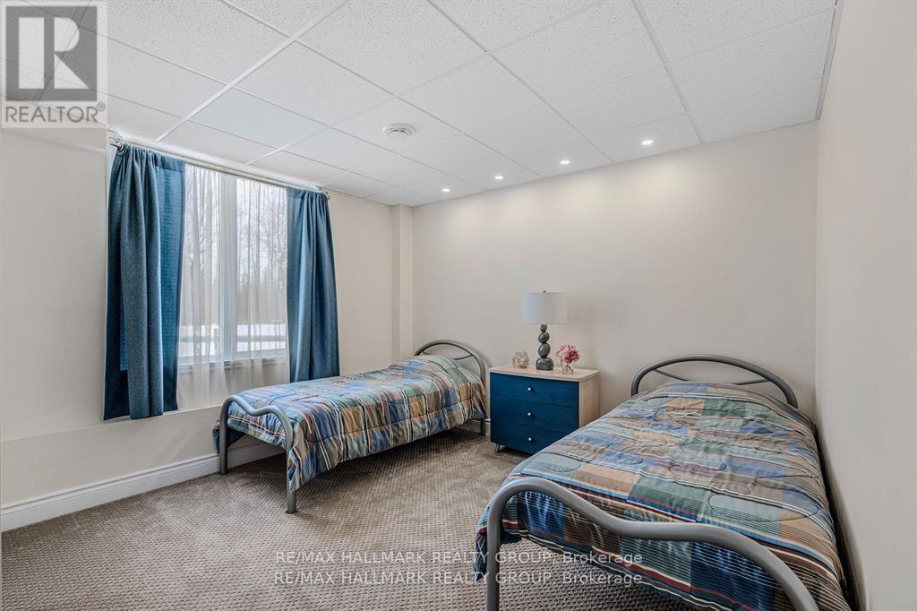 699 Ballycastle Crescent, Ottawa, ON - Indoor Photo Showing Bedroom