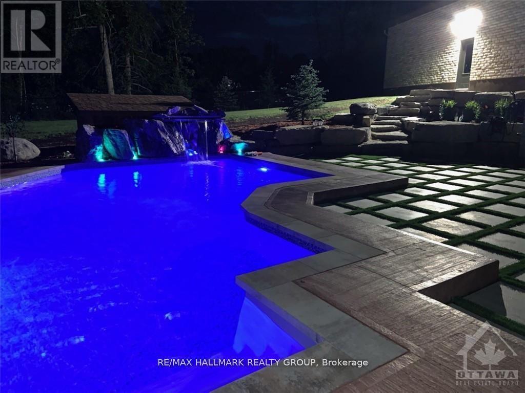 699 Ballycastle Crescent, Ottawa, ON - Outdoor With In Ground Pool