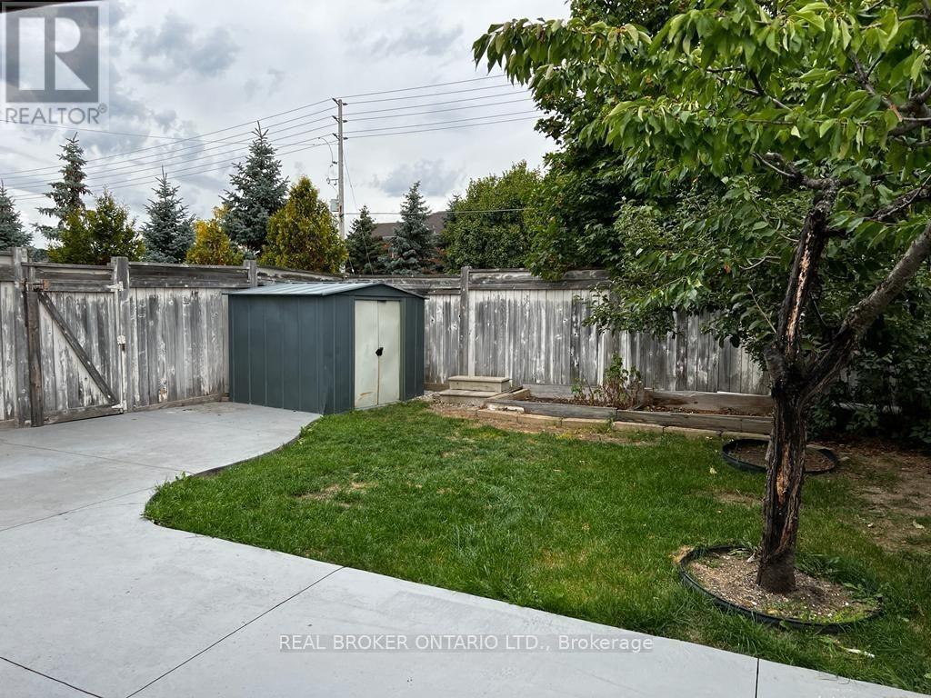 7315 Lowville Heights, Mississauga, ON - Outdoor