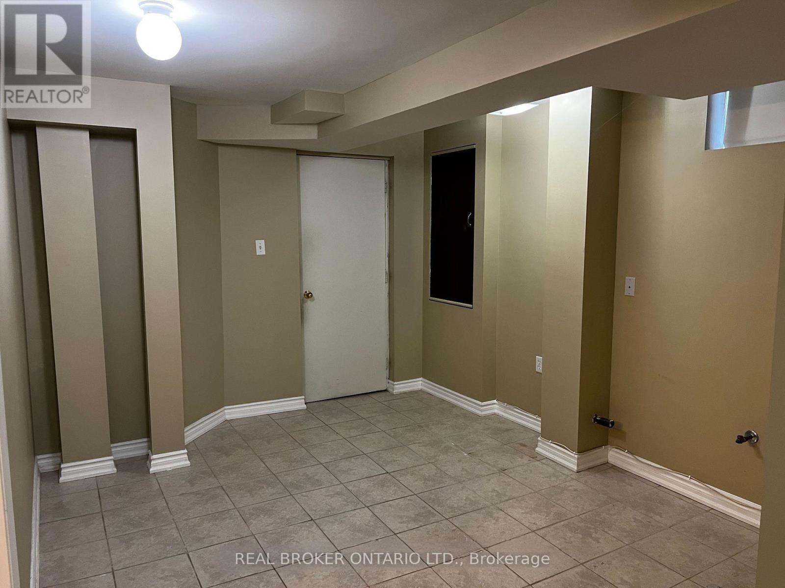 7315 Lowville Heights, Mississauga, ON - Indoor Photo Showing Other Room