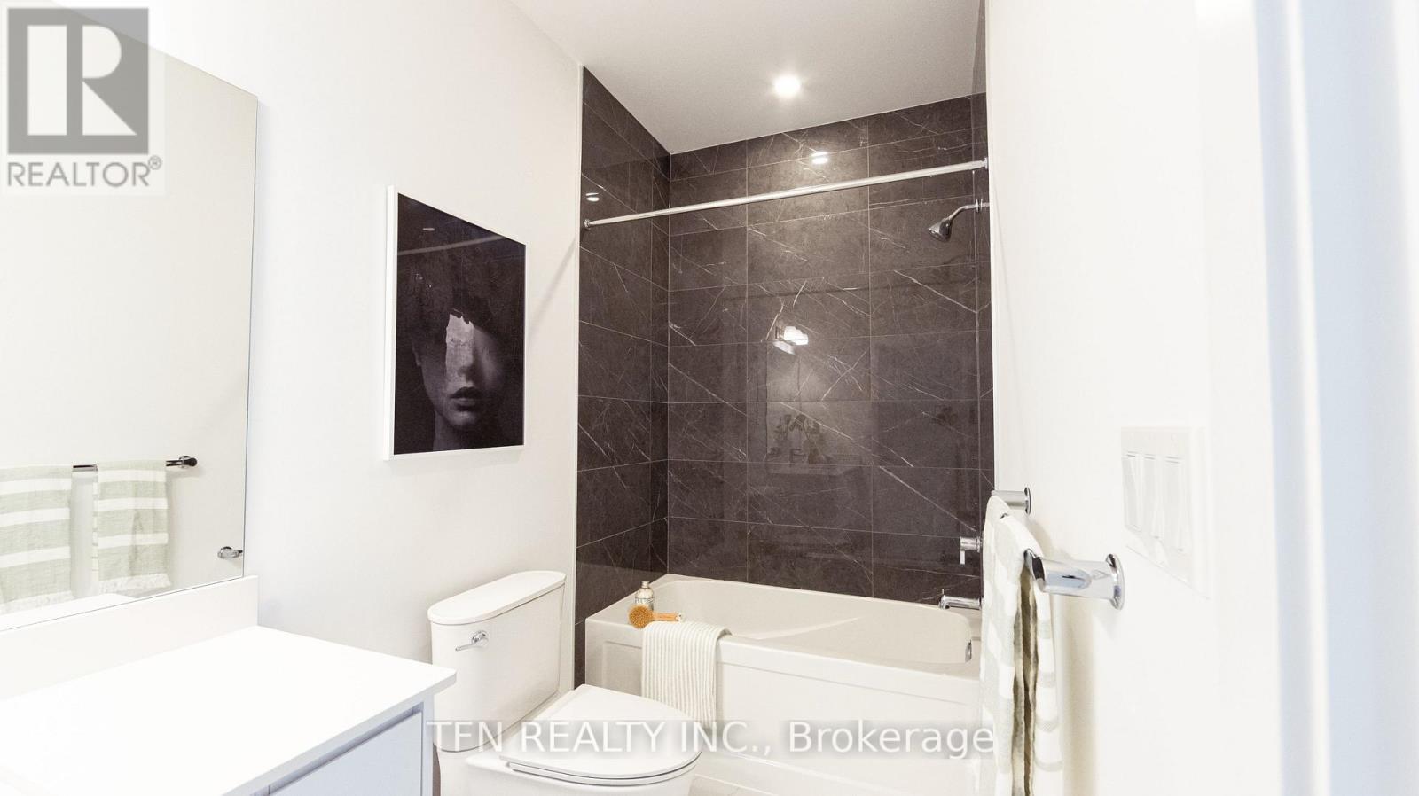 12 Imogene Court S, Richmond Hill, ON - Indoor Photo Showing Bathroom