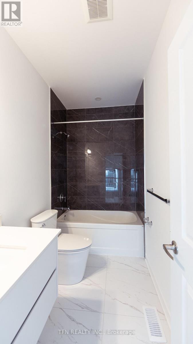 12 Imogene Court S, Richmond Hill, ON - Indoor Photo Showing Bathroom