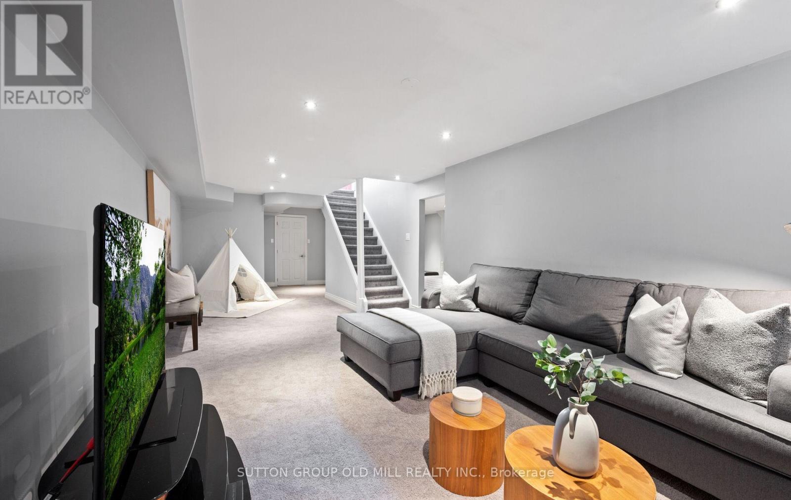 1433 Andros Boulevard, Mississauga, ON - Indoor Photo Showing Living Room