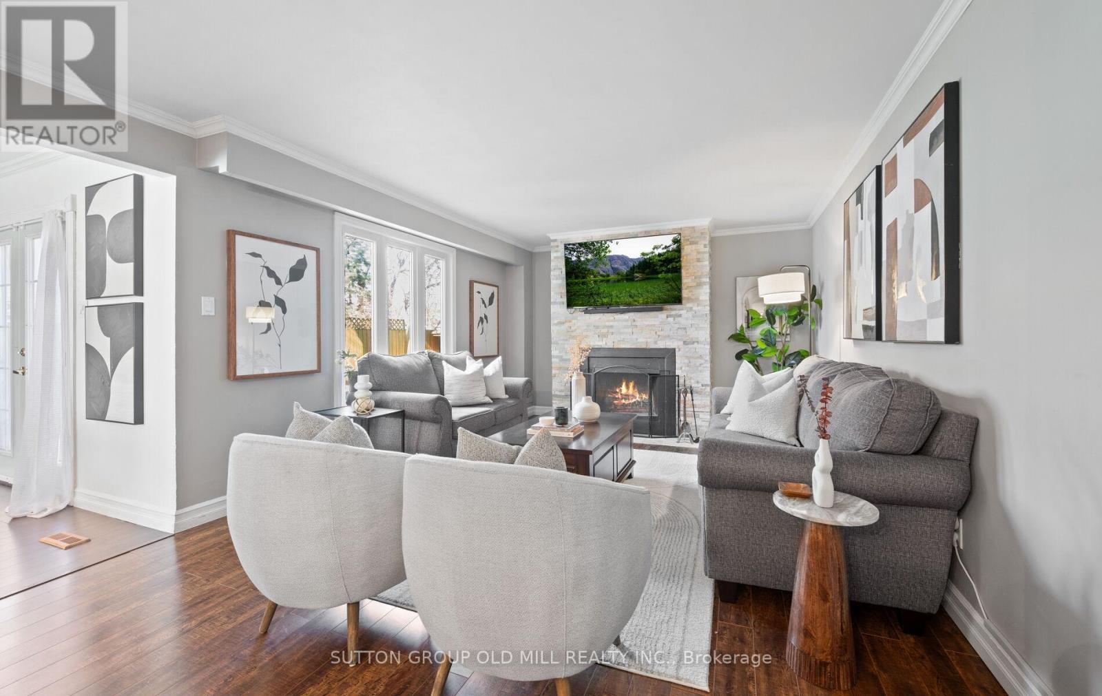 1433 Andros Boulevard, Mississauga, ON - Indoor Photo Showing Living Room With Fireplace