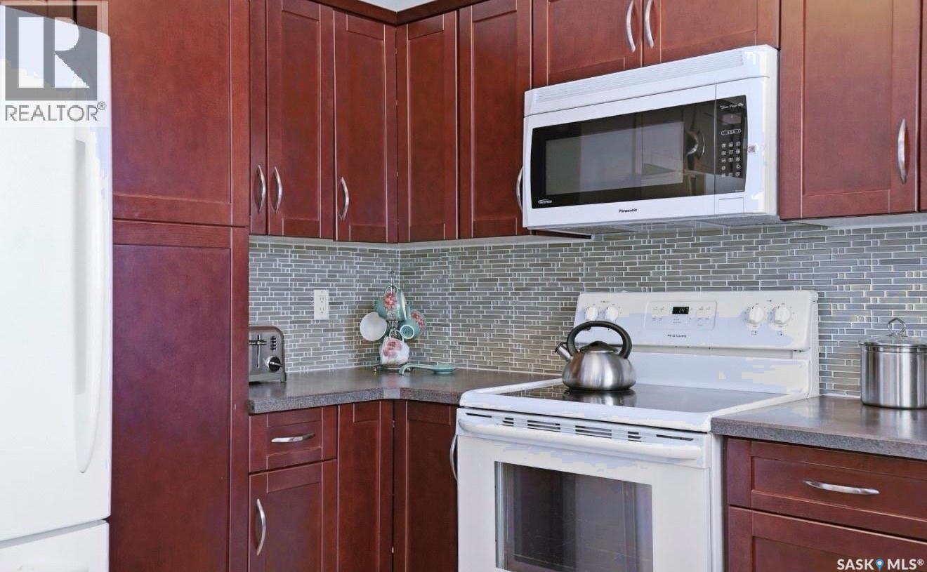 403 Bronson Crescent, Saskatoon, SK - Indoor Photo Showing Kitchen