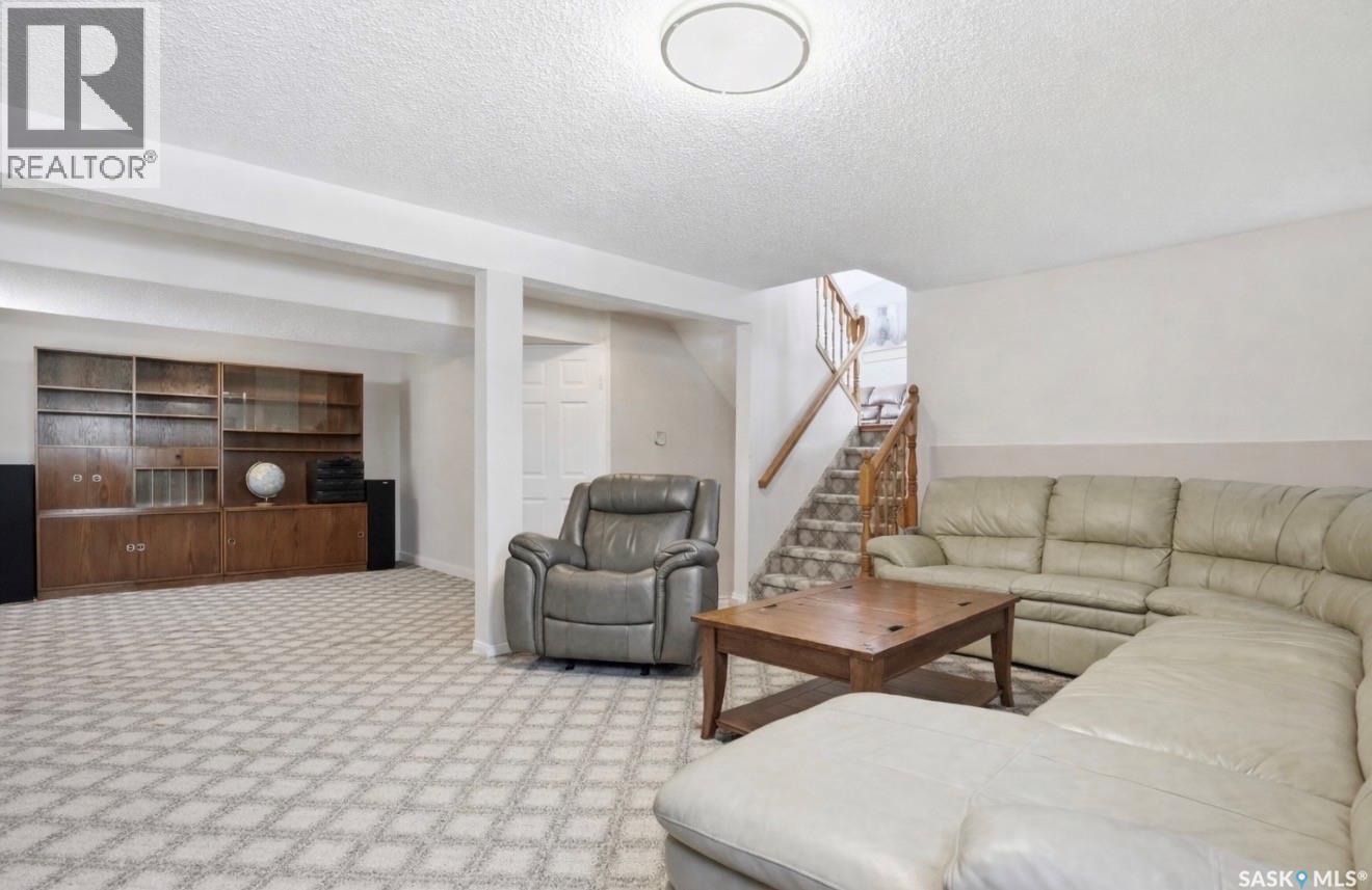 403 Bronson Crescent, Saskatoon, SK - Indoor Photo Showing Living Room