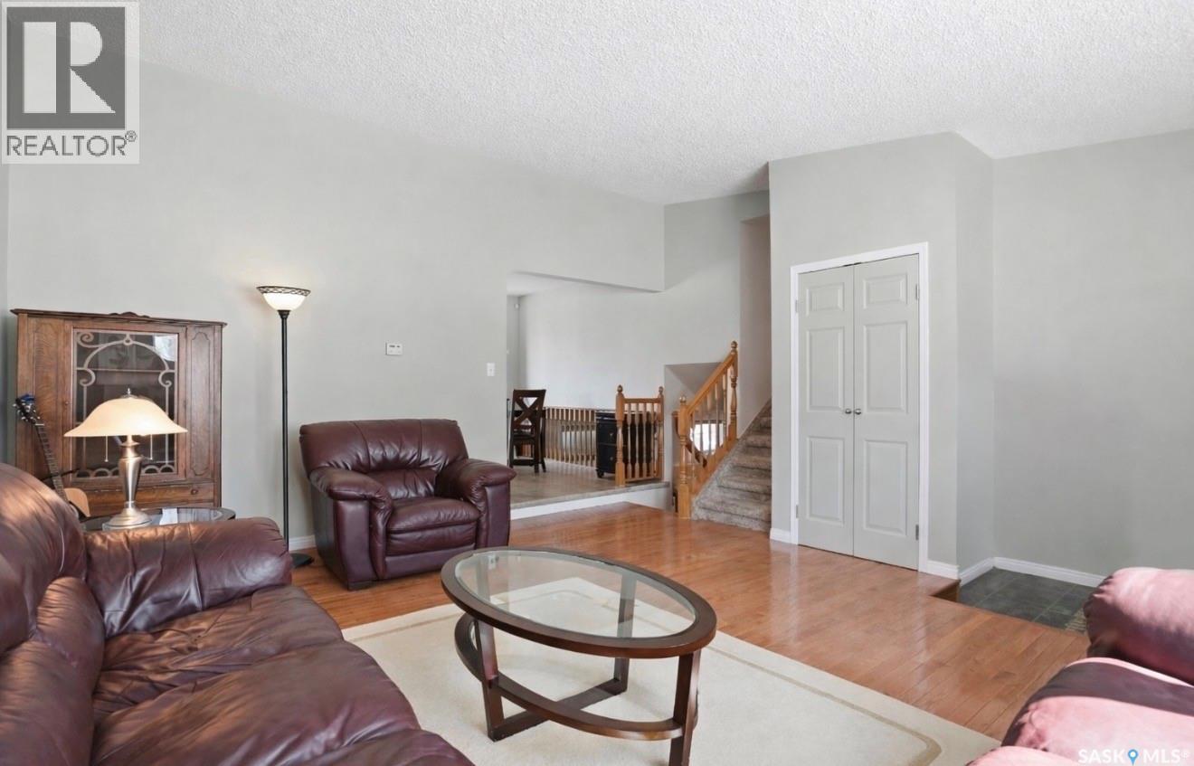 403 Bronson Crescent, Saskatoon, SK - Indoor Photo Showing Living Room