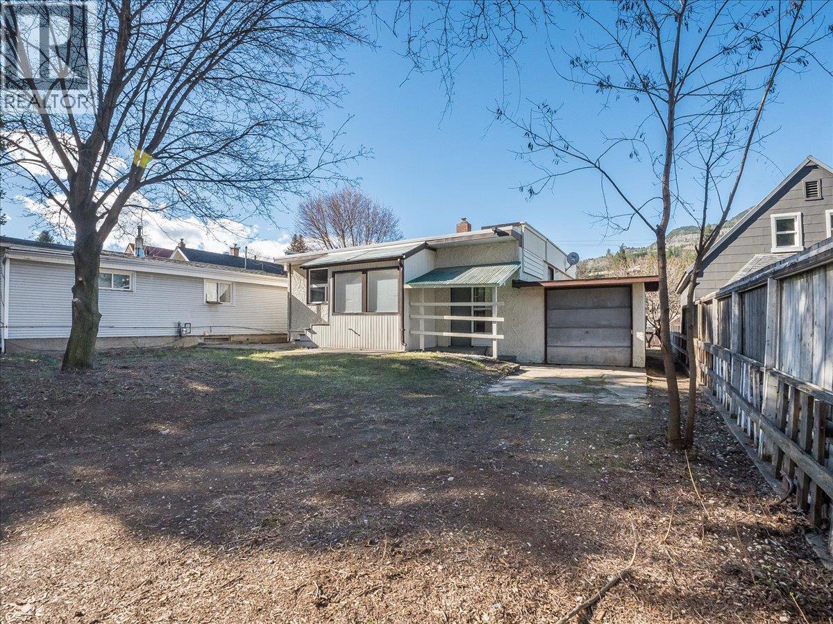 2172 Second Avenue, Trail, BC - Outdoor