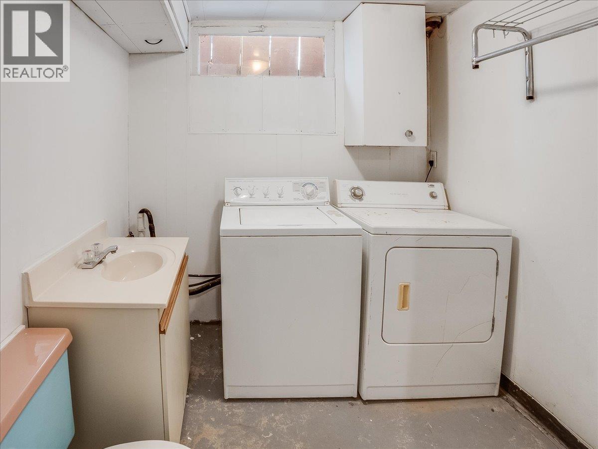 2172 Second Avenue, Trail, BC - Indoor Photo Showing Laundry Room
