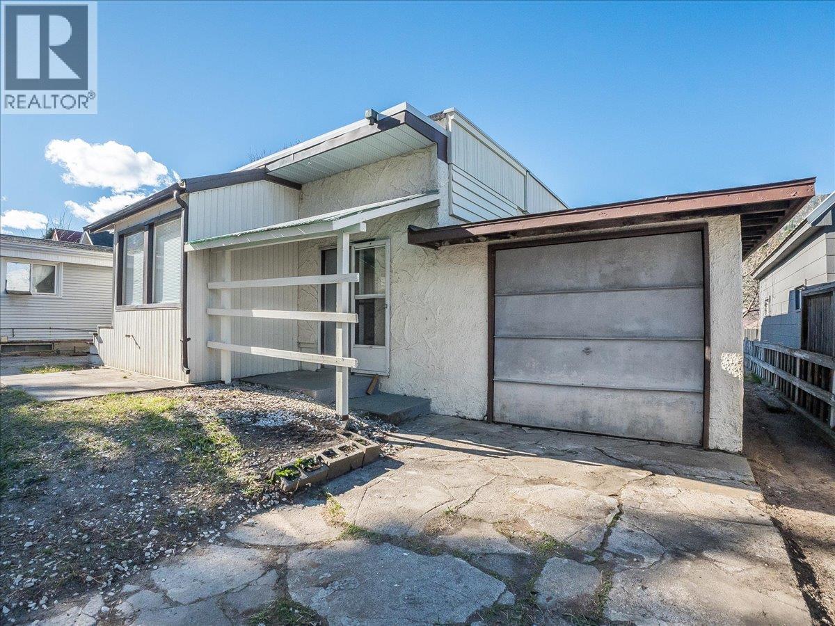 2172 Second Avenue, Trail, BC - Outdoor