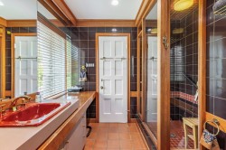 Salle de bains attenante à la CCP - 