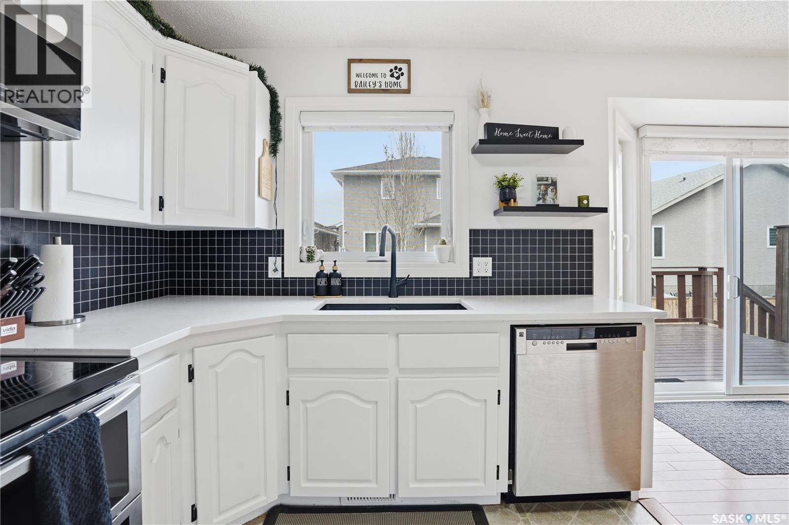 6719 Maplecrest Place, Regina, SK - Indoor Photo Showing Kitchen