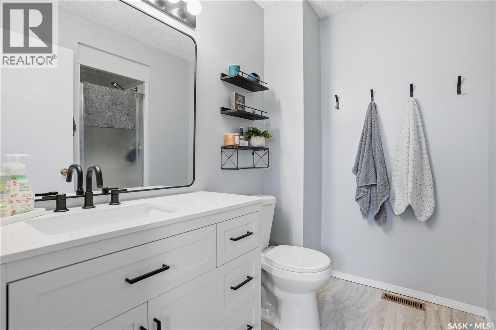 6719 Maplecrest Place, Regina, SK - Indoor Photo Showing Bathroom