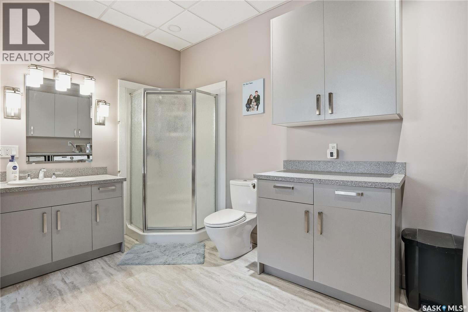 6719 Maplecrest Place, Regina, SK - Indoor Photo Showing Bathroom