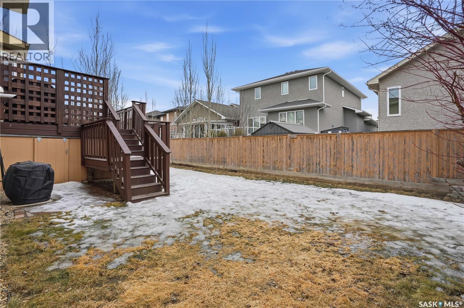 6719 Maplecrest Place, Regina, SK - Outdoor