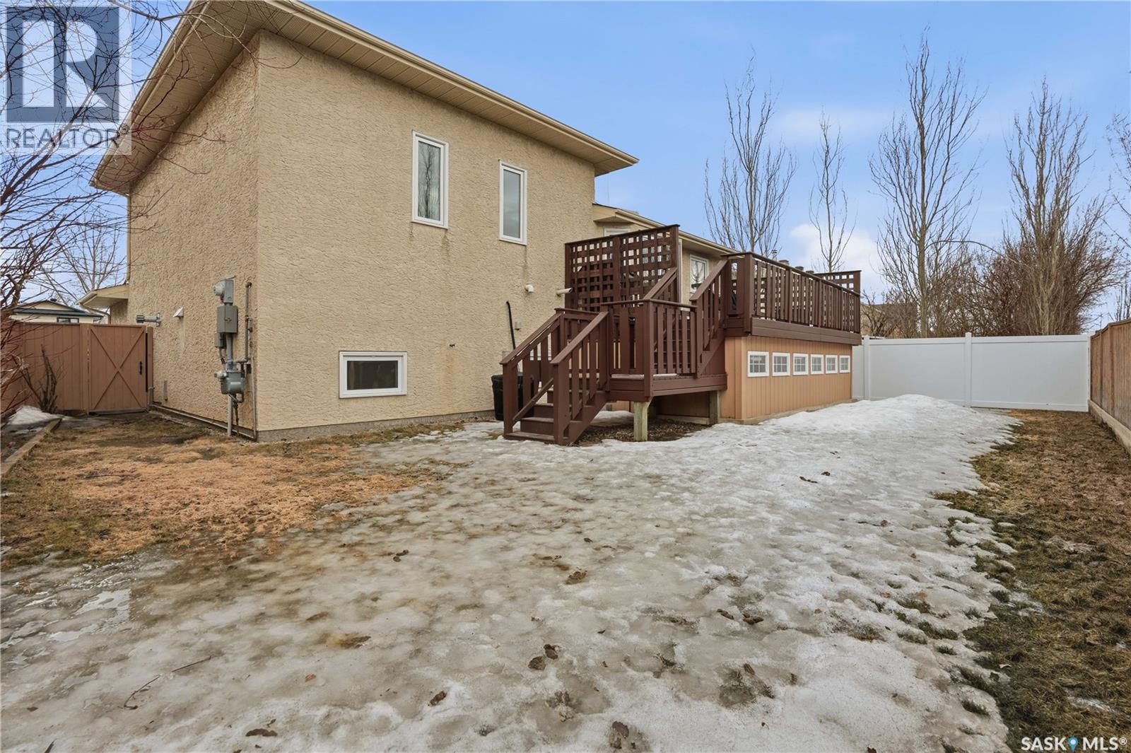 6719 Maplecrest Place, Regina, SK - Outdoor