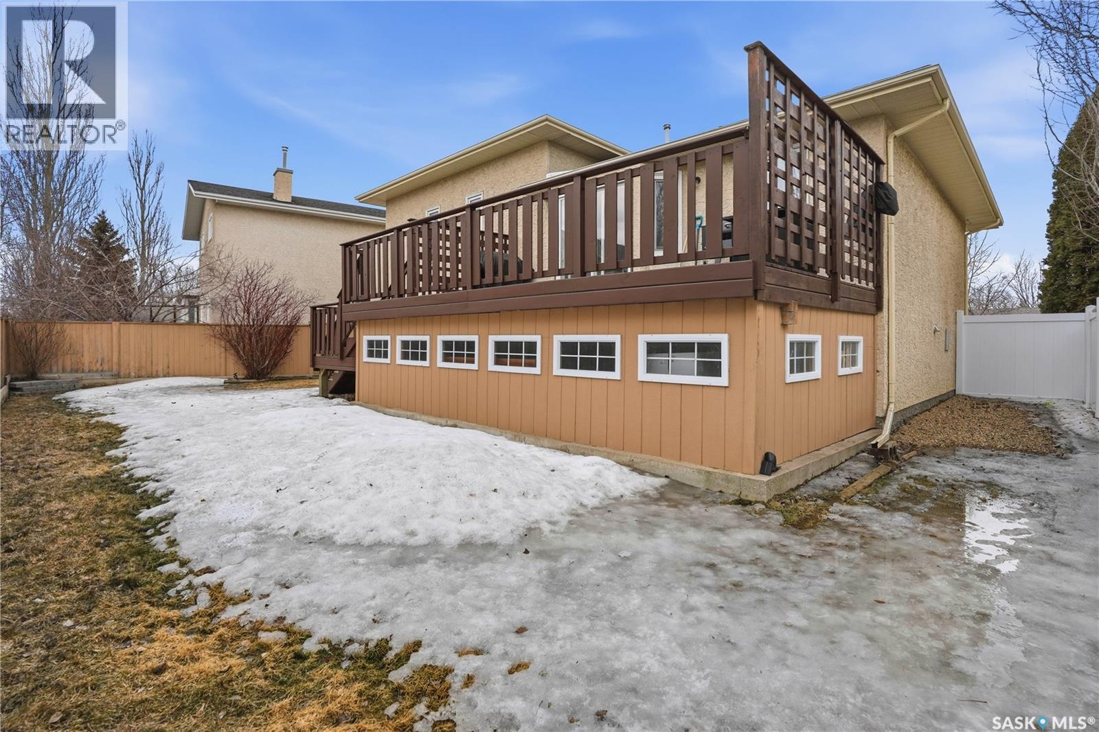 6719 Maplecrest Place, Regina, SK - Outdoor