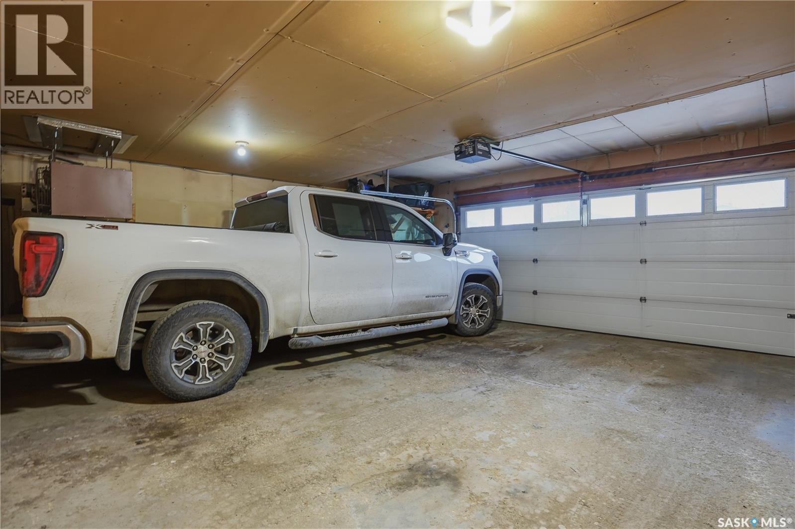 6719 Maplecrest Place, Regina, SK - Indoor Photo Showing Garage