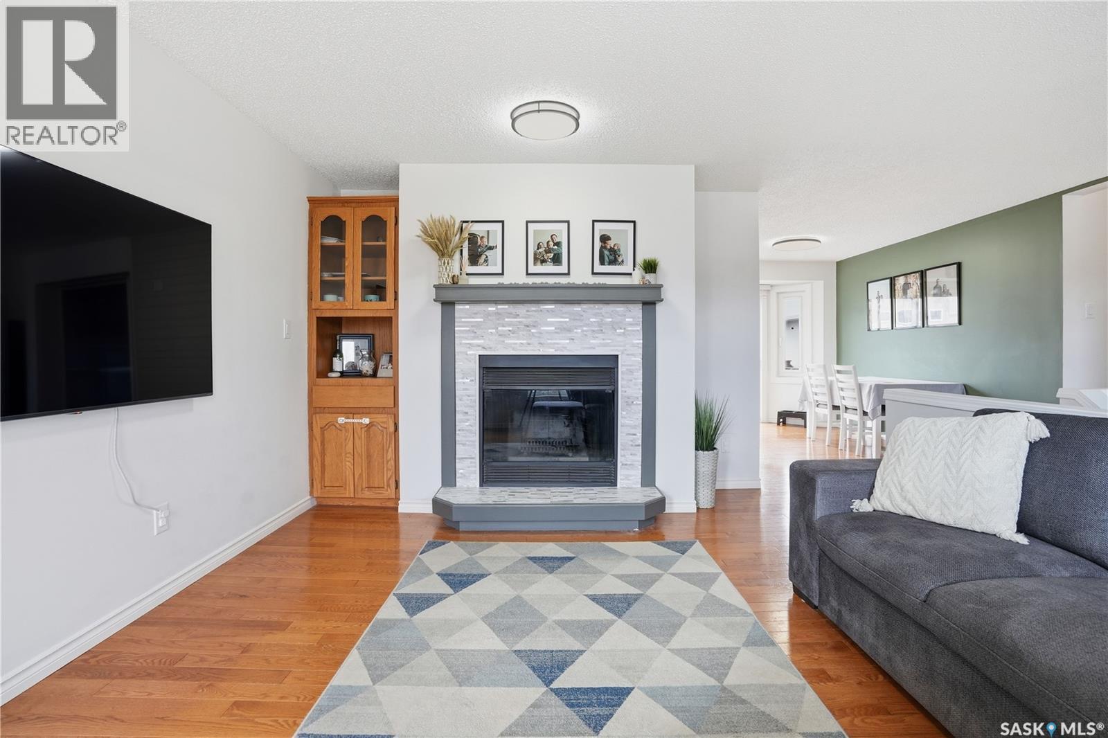 6719 Maplecrest Place, Regina, SK - Indoor Photo Showing Living Room With Fireplace
