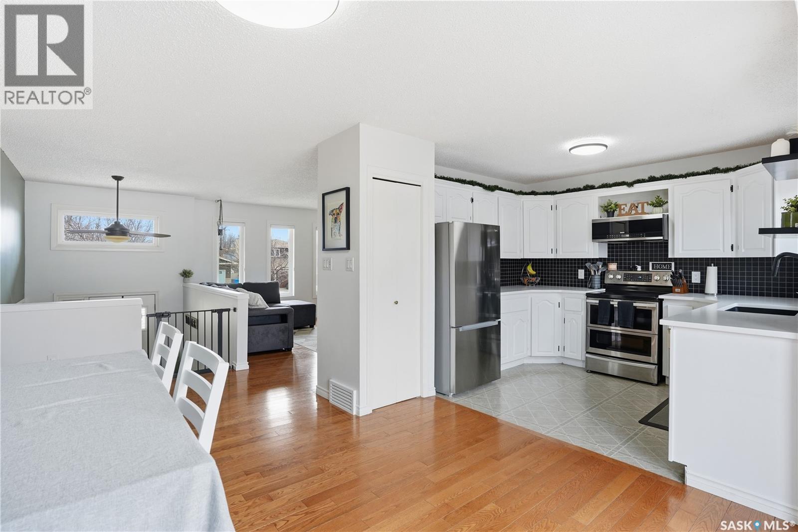6719 Maplecrest Place, Regina, SK - Indoor Photo Showing Kitchen