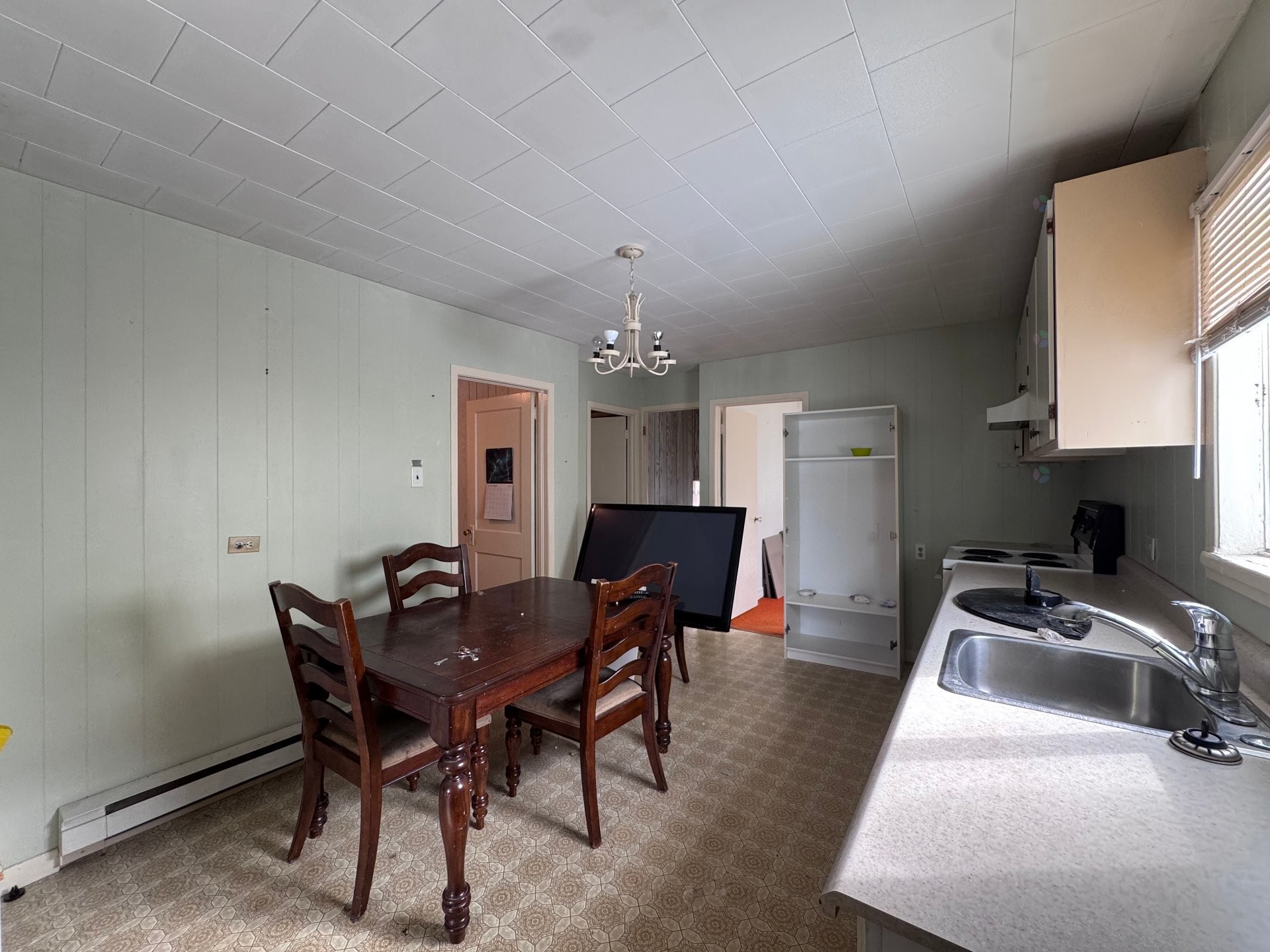 Dining Room - 12 3E Avenue E., Rouyn-Noranda, QC - Indoor