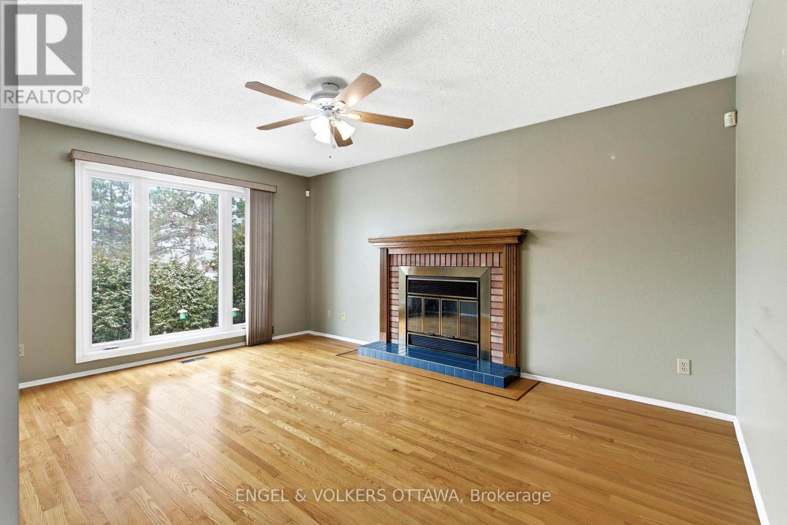 3 Balding Crescent, Ottawa, ON - Indoor Photo Showing Living Room With Fireplace