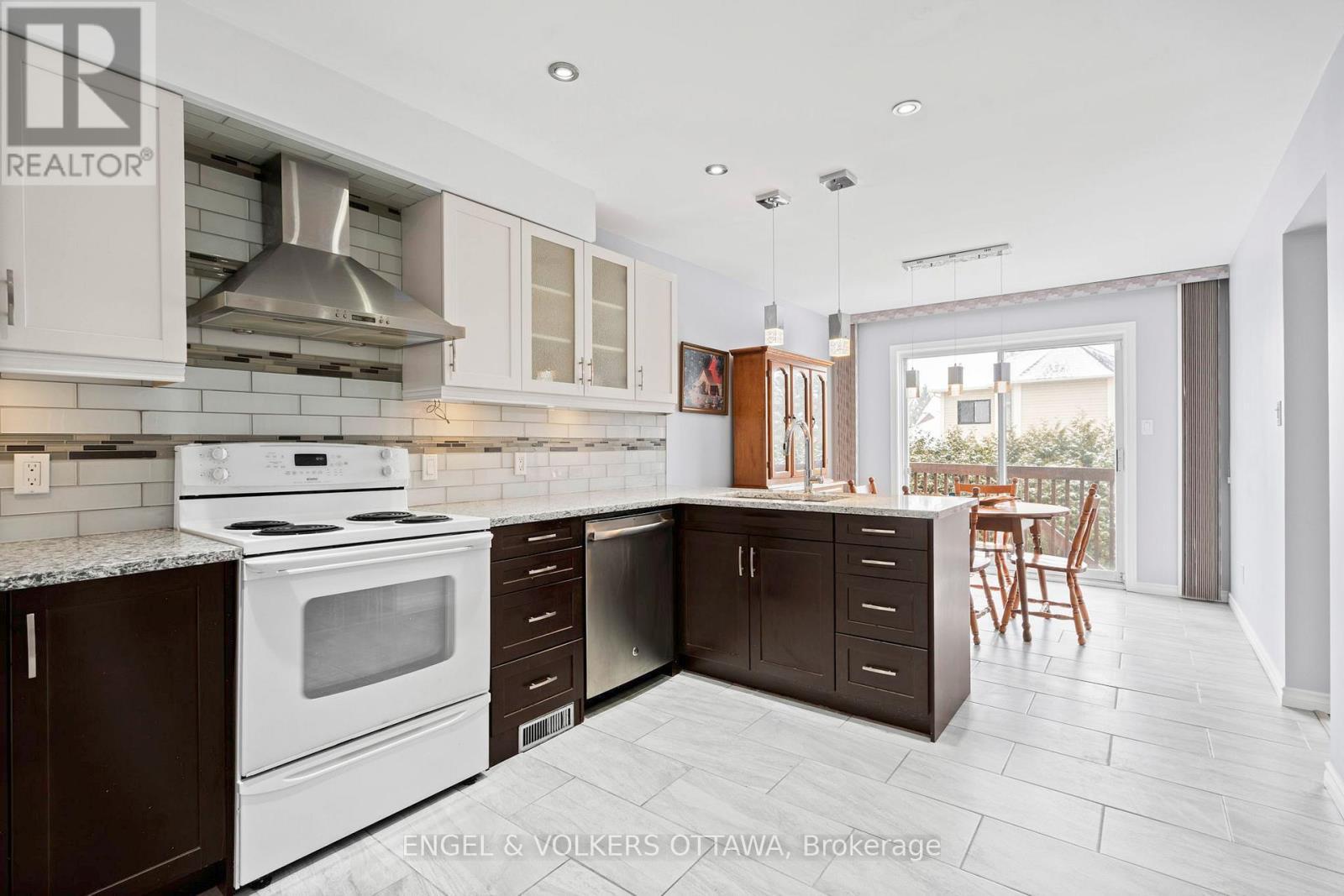 3 Balding Crescent, Ottawa, ON - Indoor Photo Showing Kitchen