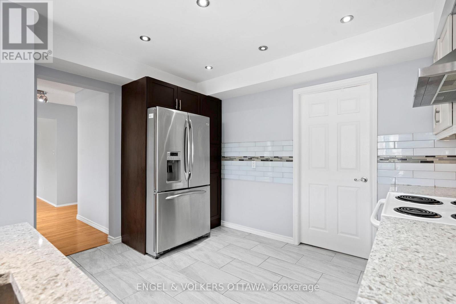3 Balding Crescent, Ottawa, ON - Indoor Photo Showing Kitchen