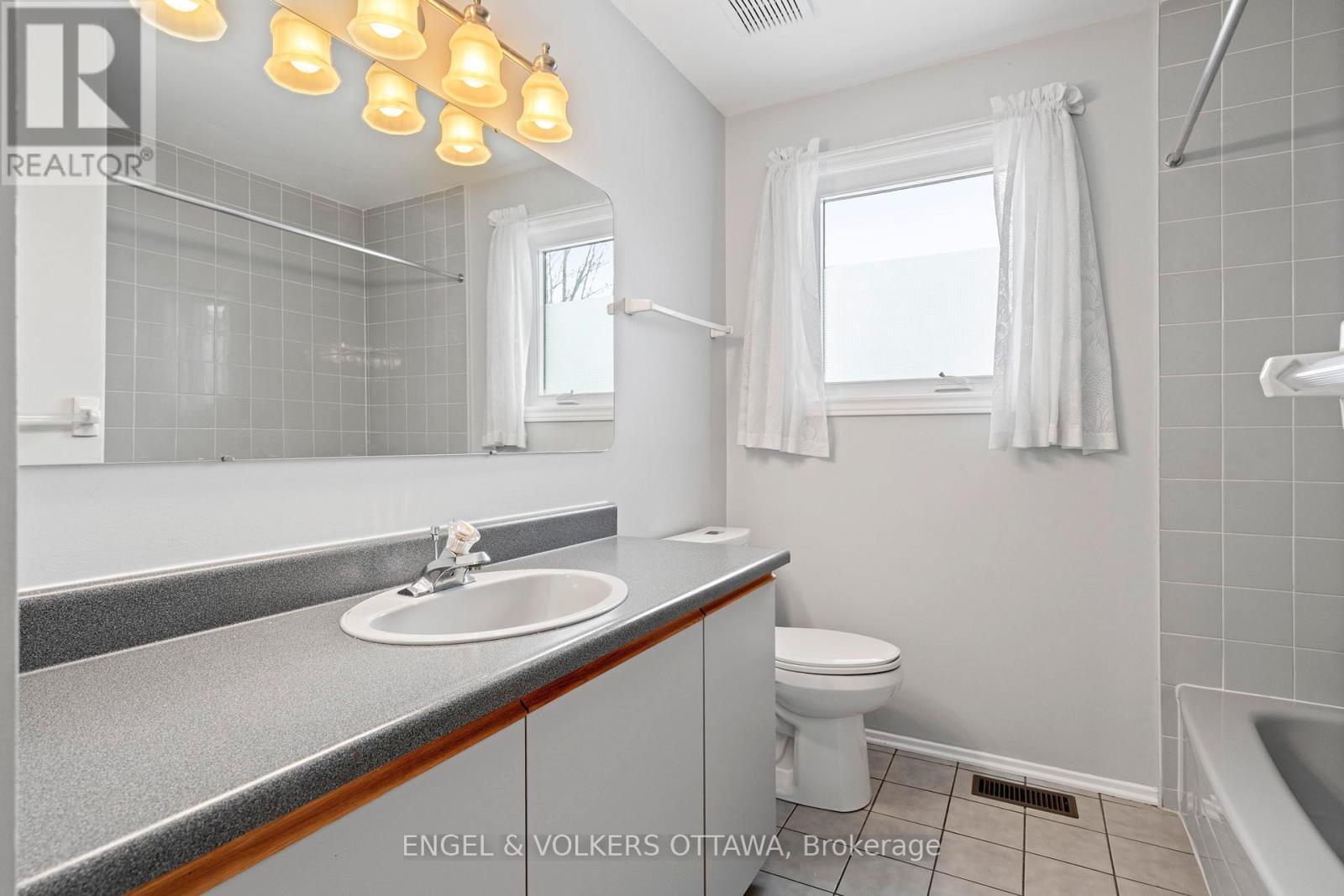 3 Balding Crescent, Ottawa, ON - Indoor Photo Showing Bathroom