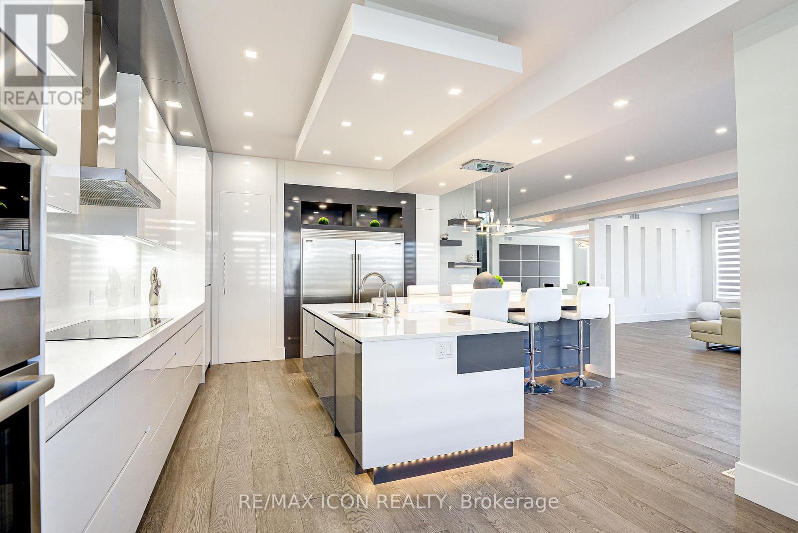 685 Meadowsweet Avenue, Waterloo, ON - Indoor Photo Showing Kitchen With Upgraded Kitchen