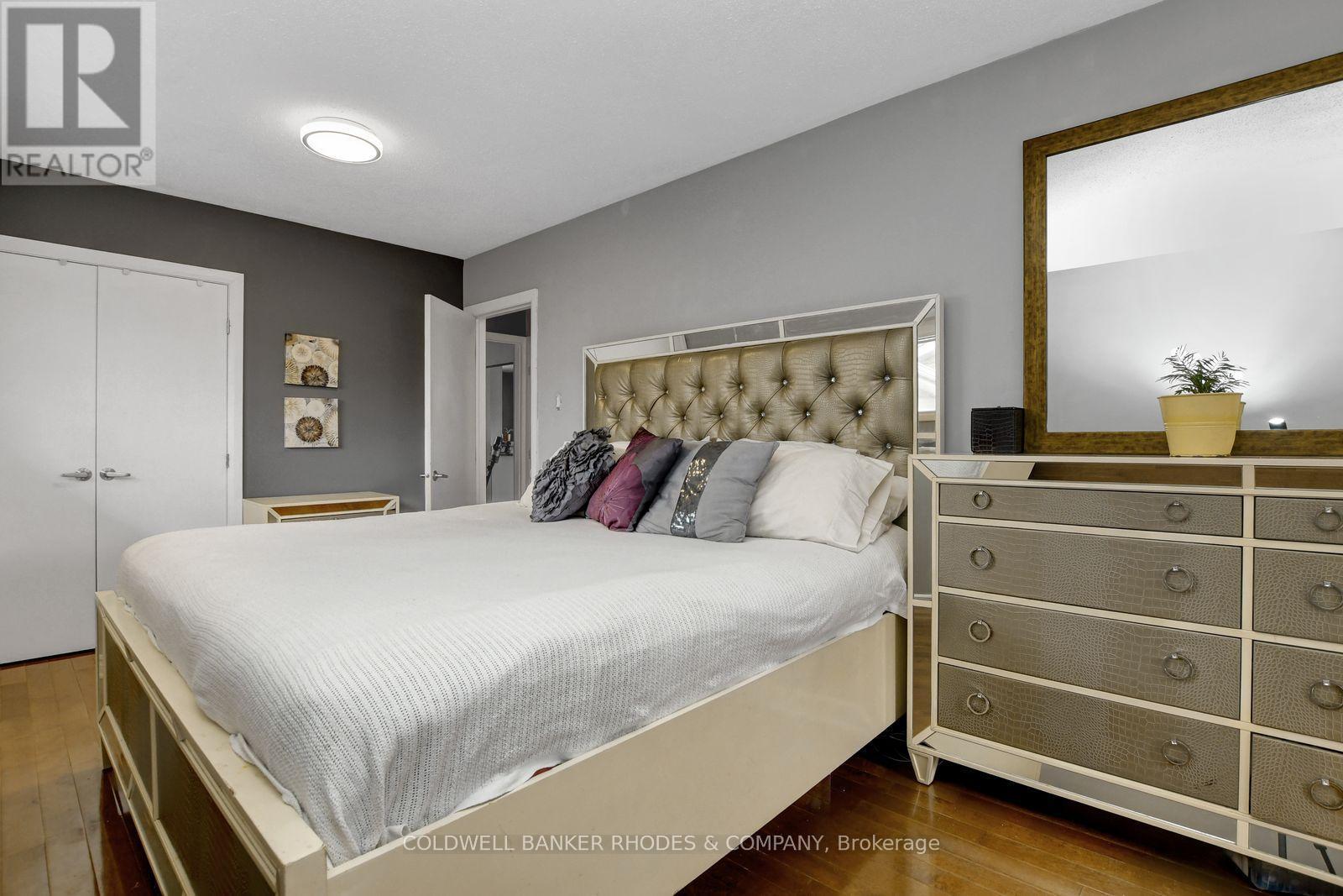 2424 Heaton Avenue, Ottawa, ON - Indoor Photo Showing Bedroom