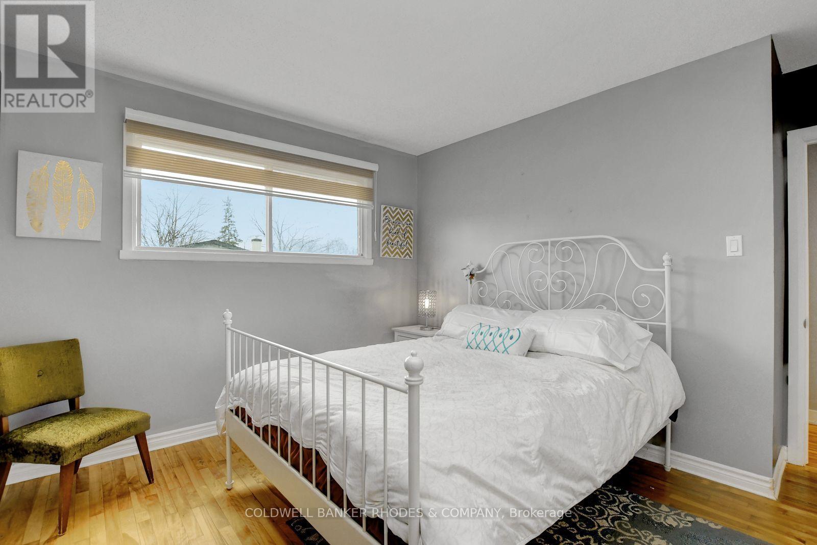 2424 Heaton Avenue, Ottawa, ON - Indoor Photo Showing Bedroom