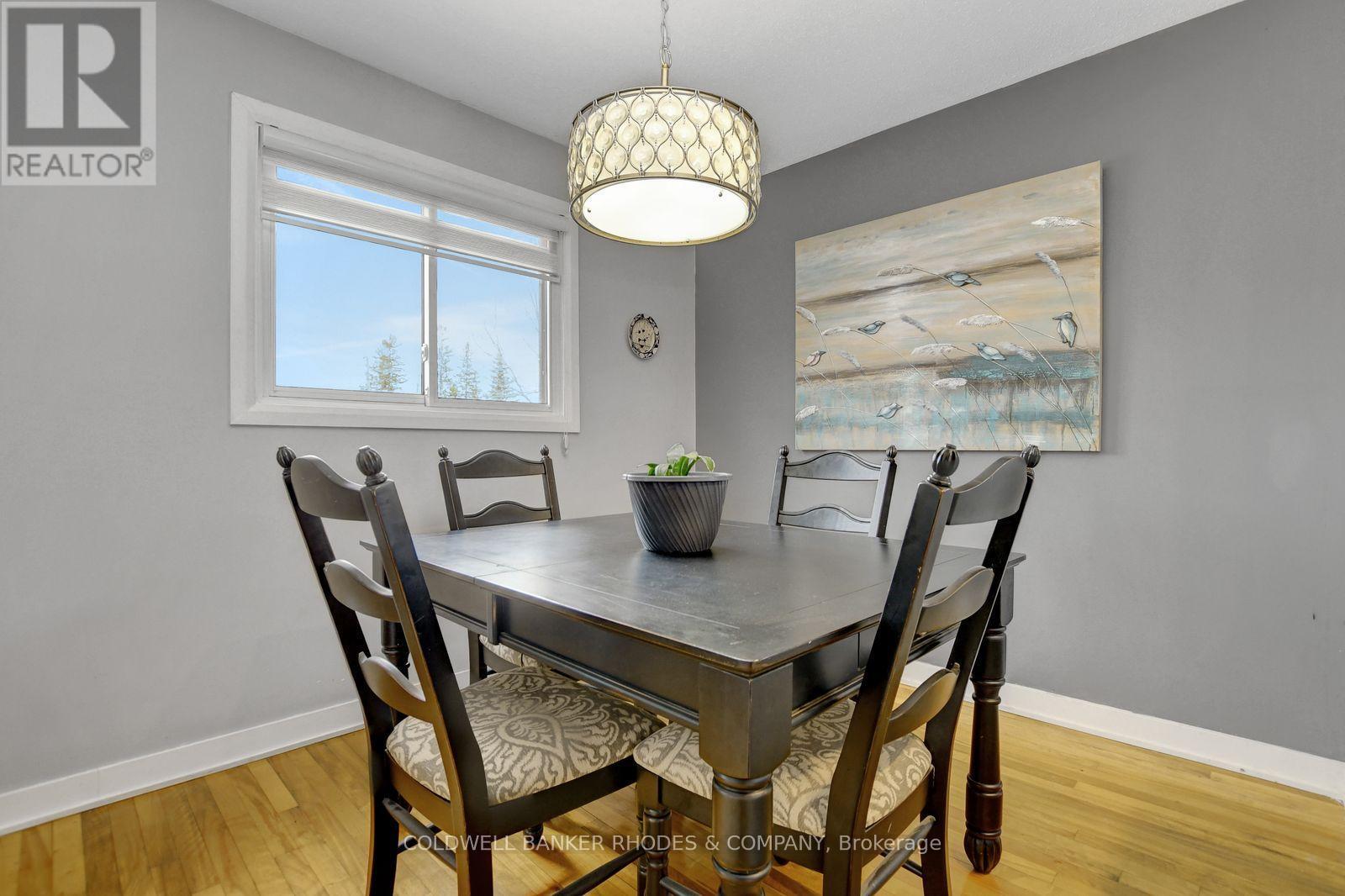 2424 Heaton Avenue, Ottawa, ON - Indoor Photo Showing Dining Room