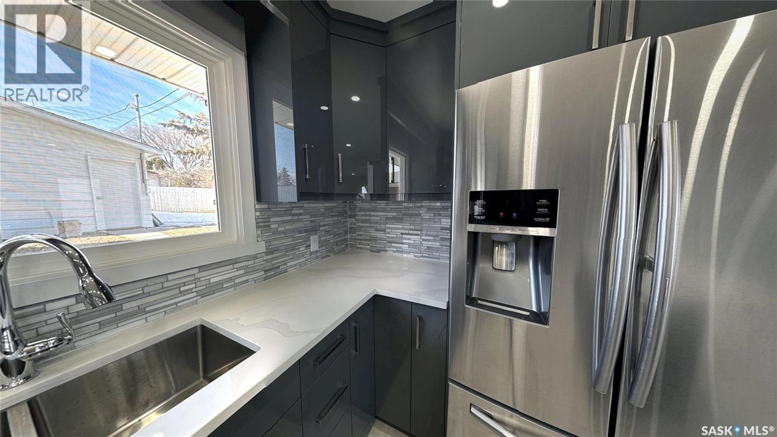 1607 9Th Avenue N, Saskatoon, SK - Indoor Photo Showing Kitchen