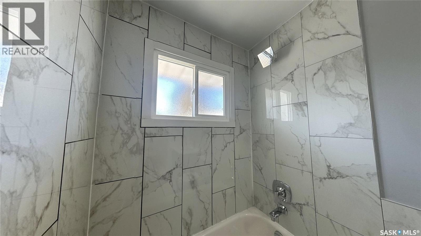 1607 9Th Avenue N, Saskatoon, SK - Indoor Photo Showing Bathroom