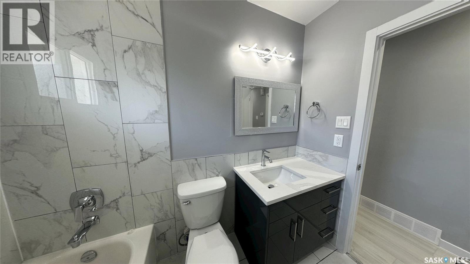 1607 9Th Avenue N, Saskatoon, SK - Indoor Photo Showing Bathroom