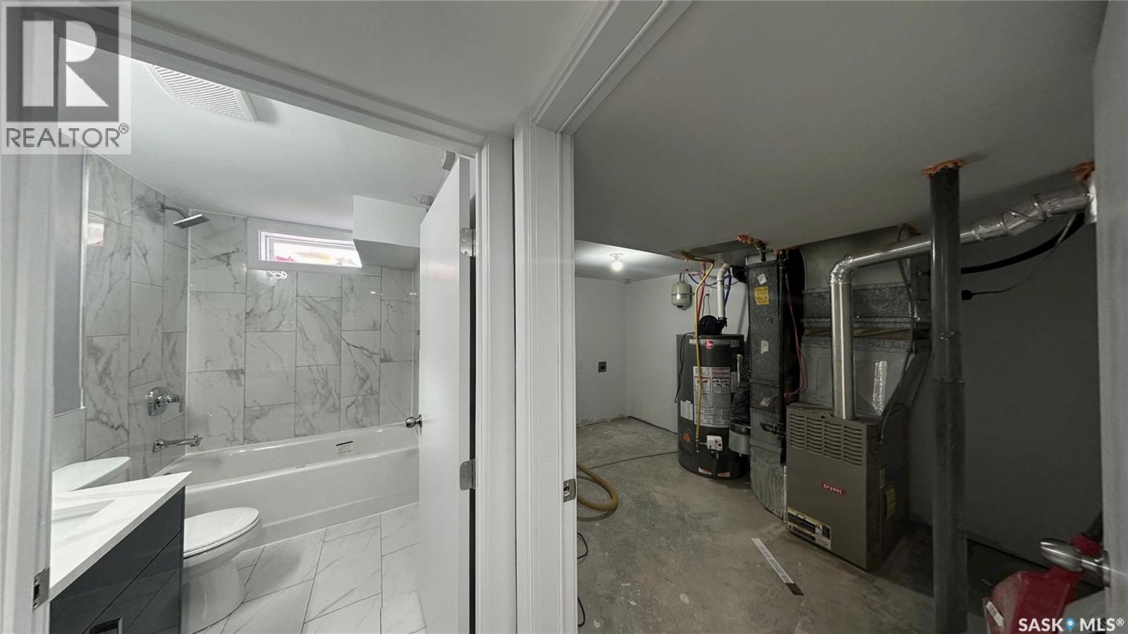 1607 9Th Avenue N, Saskatoon, SK - Indoor Photo Showing Bathroom