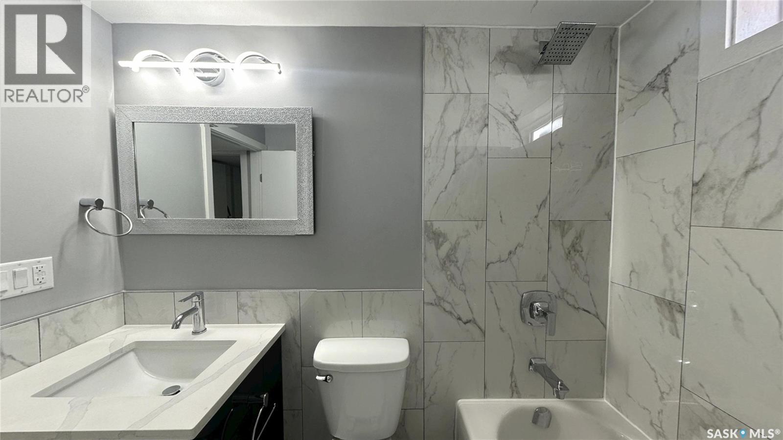 1607 9Th Avenue N, Saskatoon, SK - Indoor Photo Showing Bathroom