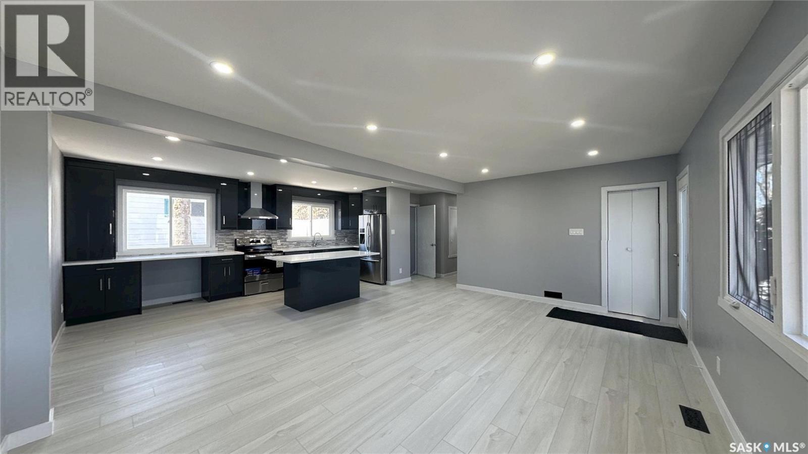 1607 9Th Avenue N, Saskatoon, SK - Indoor