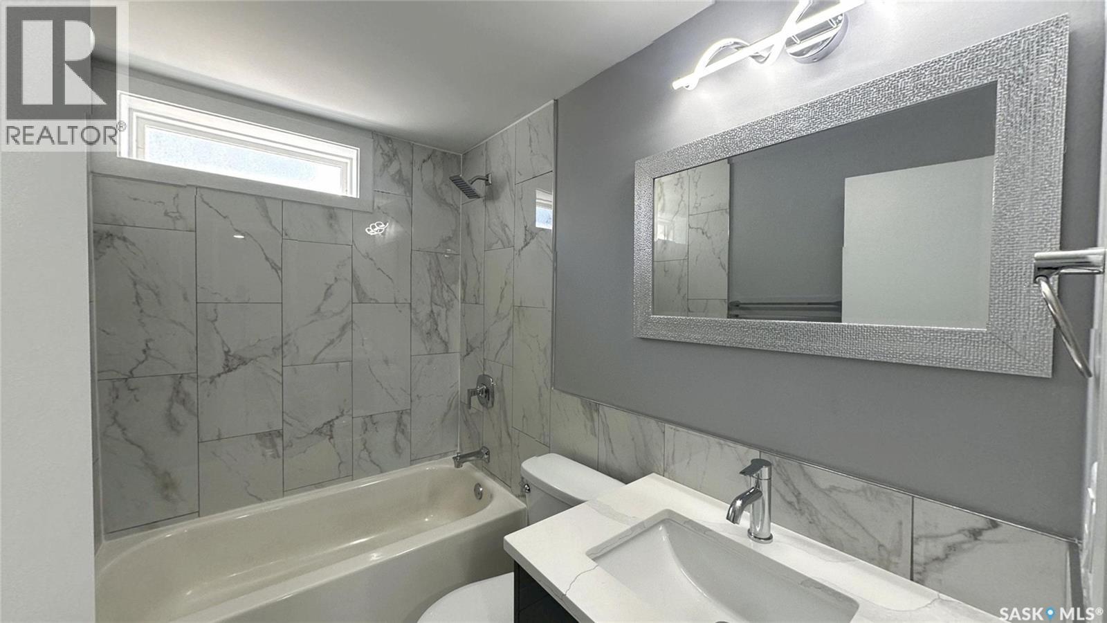 1607 9Th Avenue N, Saskatoon, SK - Indoor Photo Showing Bathroom