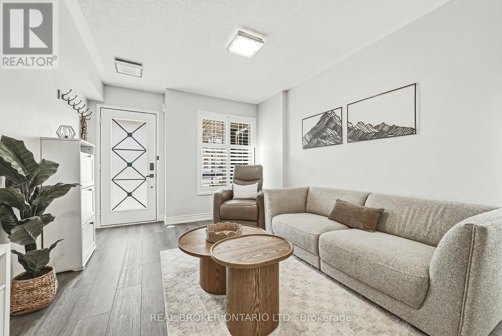 2259 Seton Crescent, Burlington, ON - Indoor Photo Showing Living Room