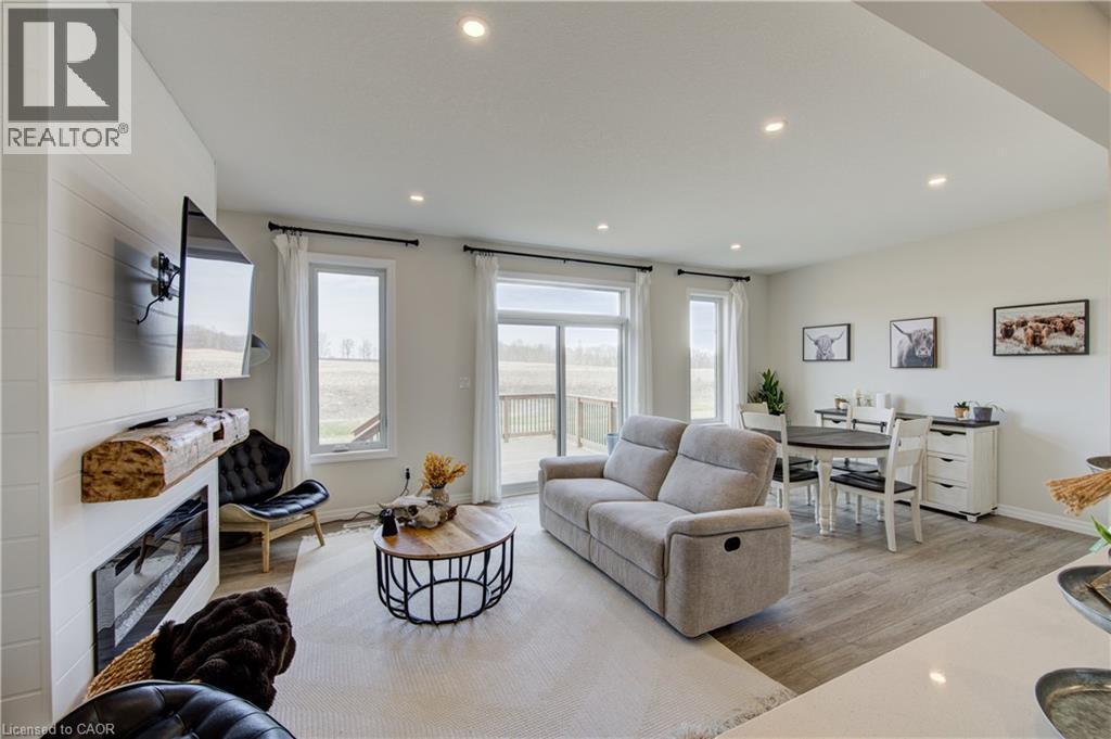 38 Canary Street, Tillsonburg, ON - Indoor Photo Showing Living Room With Fireplace